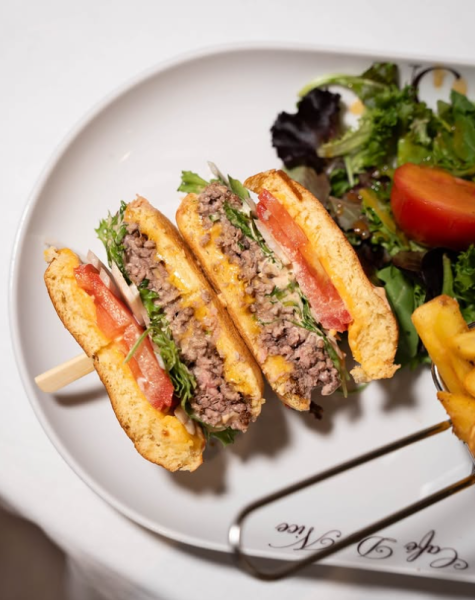 Burger à Nice – Le Café de Nice, brasserie gourmande place Masséna